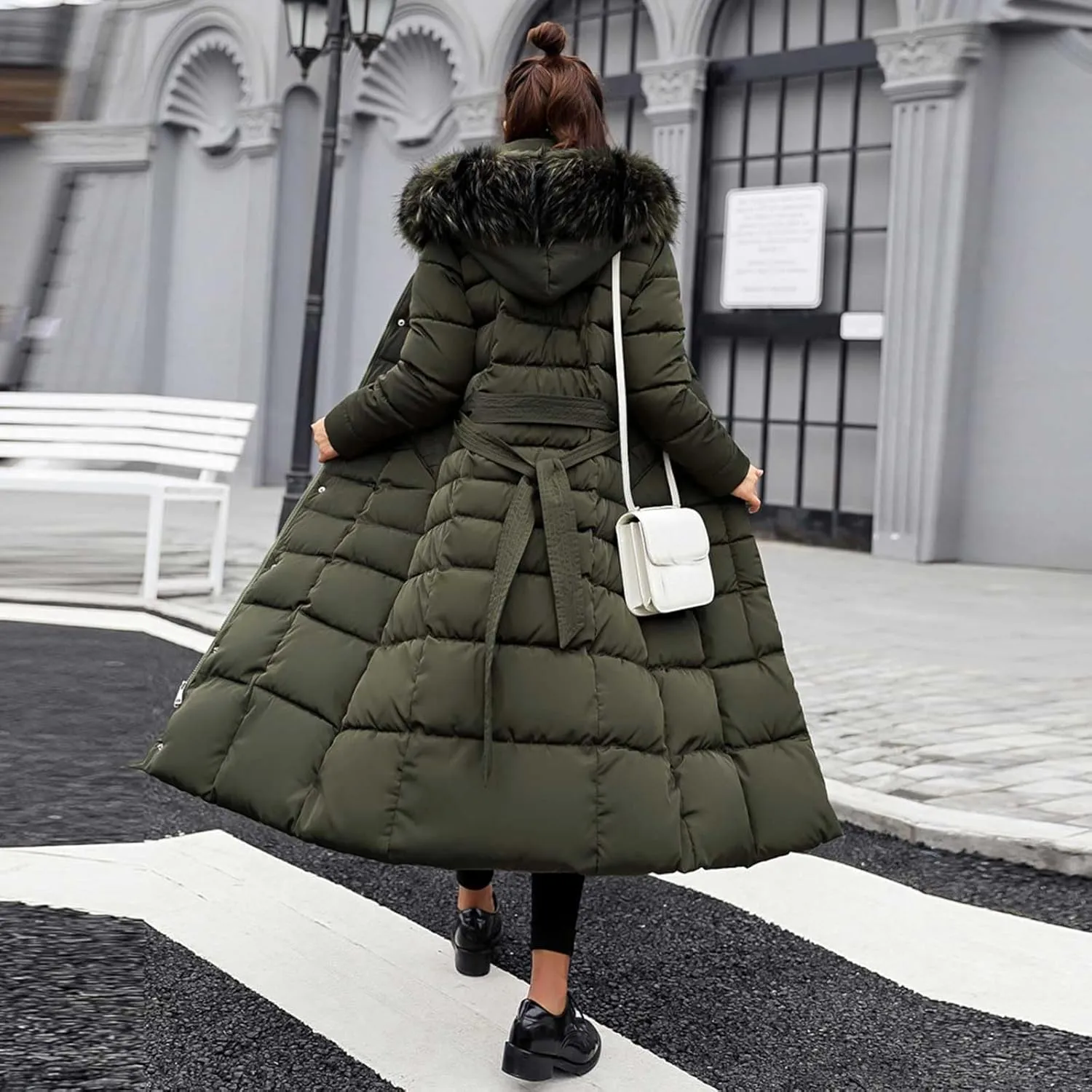Women's Warm Winter Puffer Coat Windproof Hooded Down Jacket Thicken Warm Parka Outwear with Removable Faux-Fur Trim